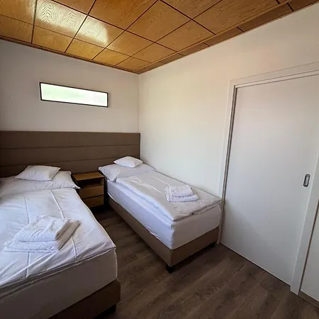 Lipa * Bešeňová