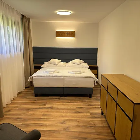 Lipa Bešeňová